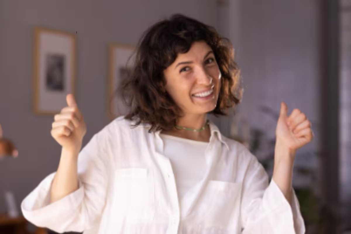 Por que algumas pessoas fingem estar emocionalmente bem e o que está por trás disso, segundo a psicologia