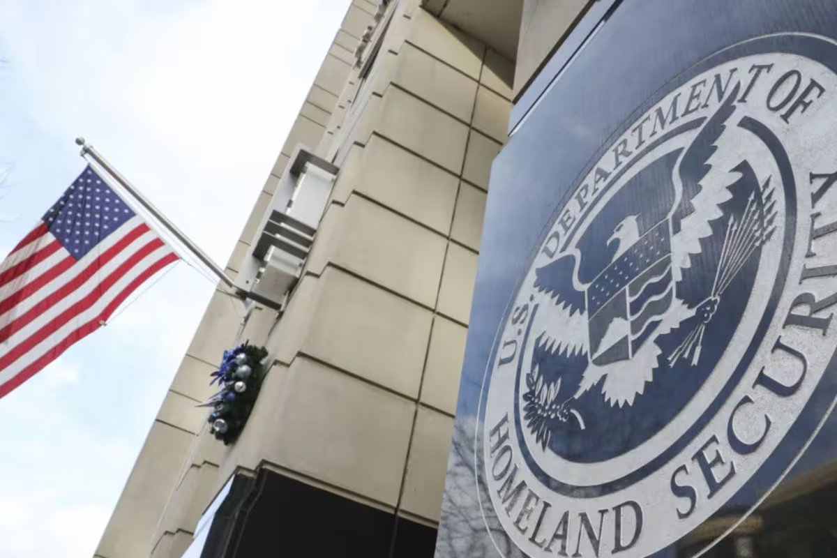 Porque é que o DHS de Trump enfrenta obstáculos no cumprimento da sua promessa de deportações em massa?