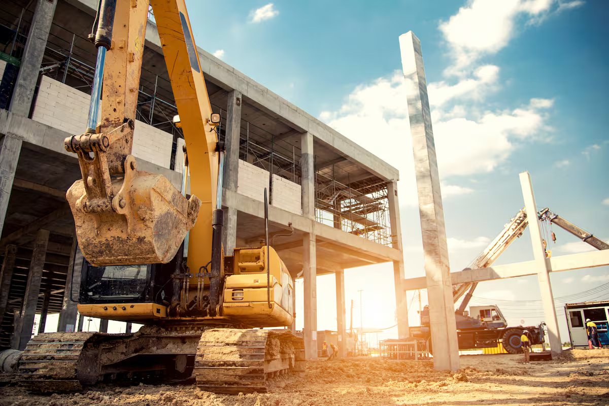 Quais são as projeções de custos de construção para abril de 2026?