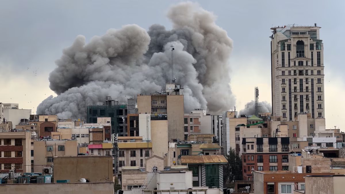 Qual será a resposta do Irão ao ultimato de Trump e que tipo de capacidade de ataque possui, segundo um especialista internacional?