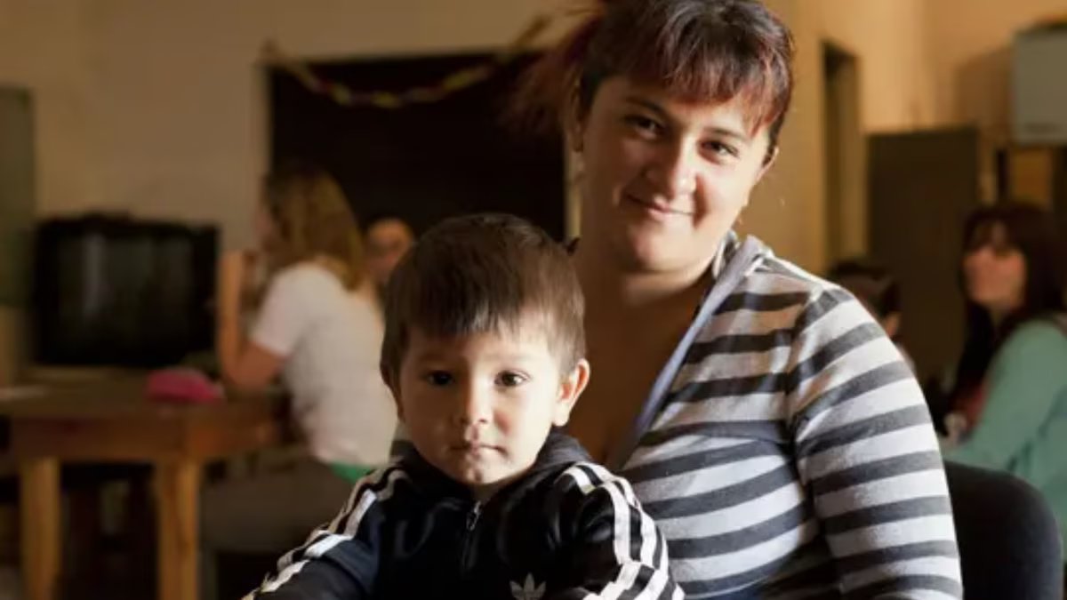 Quando posso coletar AUH em abril de 2026 se meu ID terminar com 4