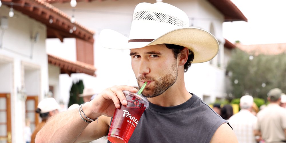 Robbie GK mostra braços musculosos em uma regata justa no Stagecoach Weekend | Fotos do evento, rivalidade acirrada, Robbie GK, Robbie GK | Notícias e fofocas sobre celebridades | Entretenimento, fotos e vídeos