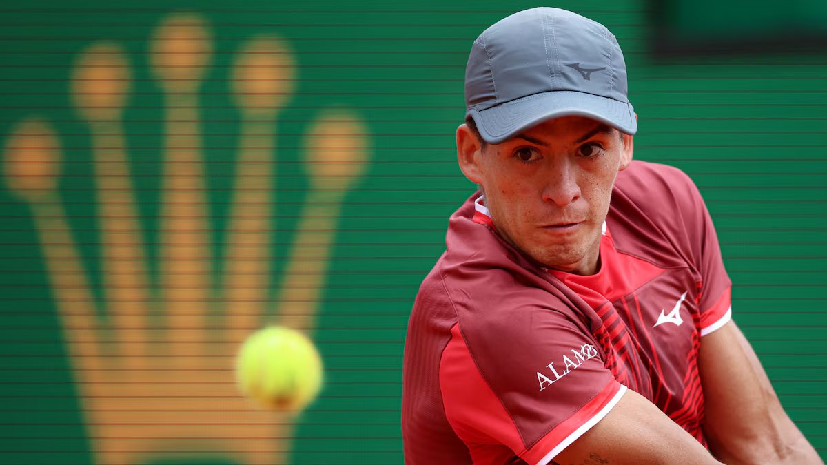 Sebastian Baez e um desafio de alto nível em Monte Carlo. enfrentará o número 1 do mundo, Carlos Alcaraz