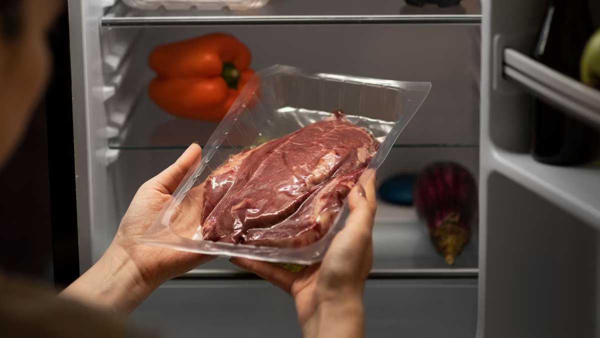 Sem microondas, sem forno. um método que muda a forma como a carne é congelada