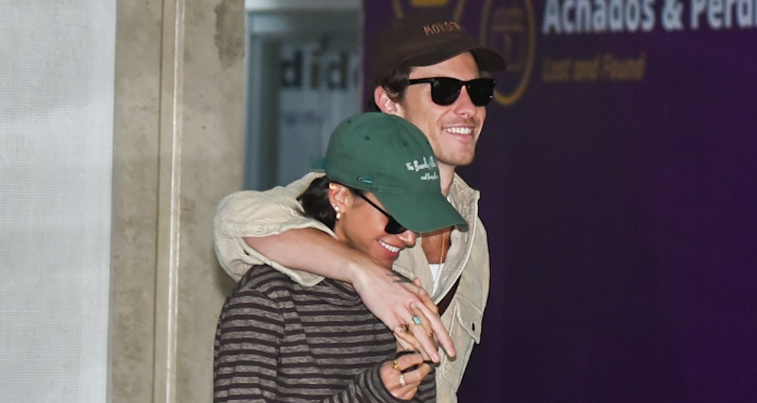 Shawn Mendes e a namorada Bruna Marquezine exibem PDAs fofos ao desembarcarem no Rio | Bruna Marquezine, Shawn Mendes | Notícias e fofocas sobre celebridades | Entretenimento, fotos e vídeos