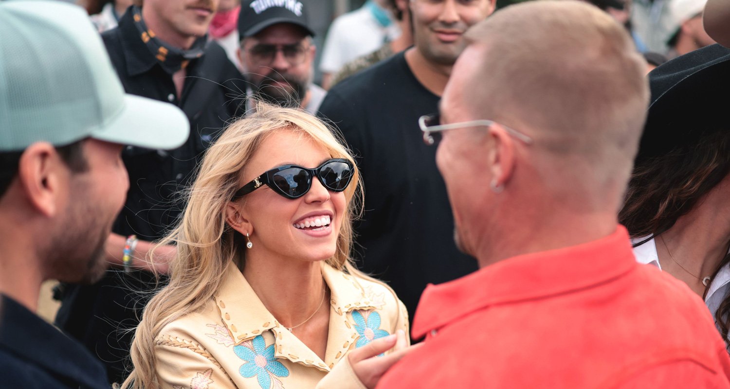 Sydney Sweeney e Scooter Braun encontram Diplo no Stagecoach Festival 2026 | 2026 Stagecoach Festival, Diplo, Scooter Braun, Stagecoach, Sydney Sweeney | Notícias e fofocas sobre celebridades | Entretenimento, fotos e vídeos