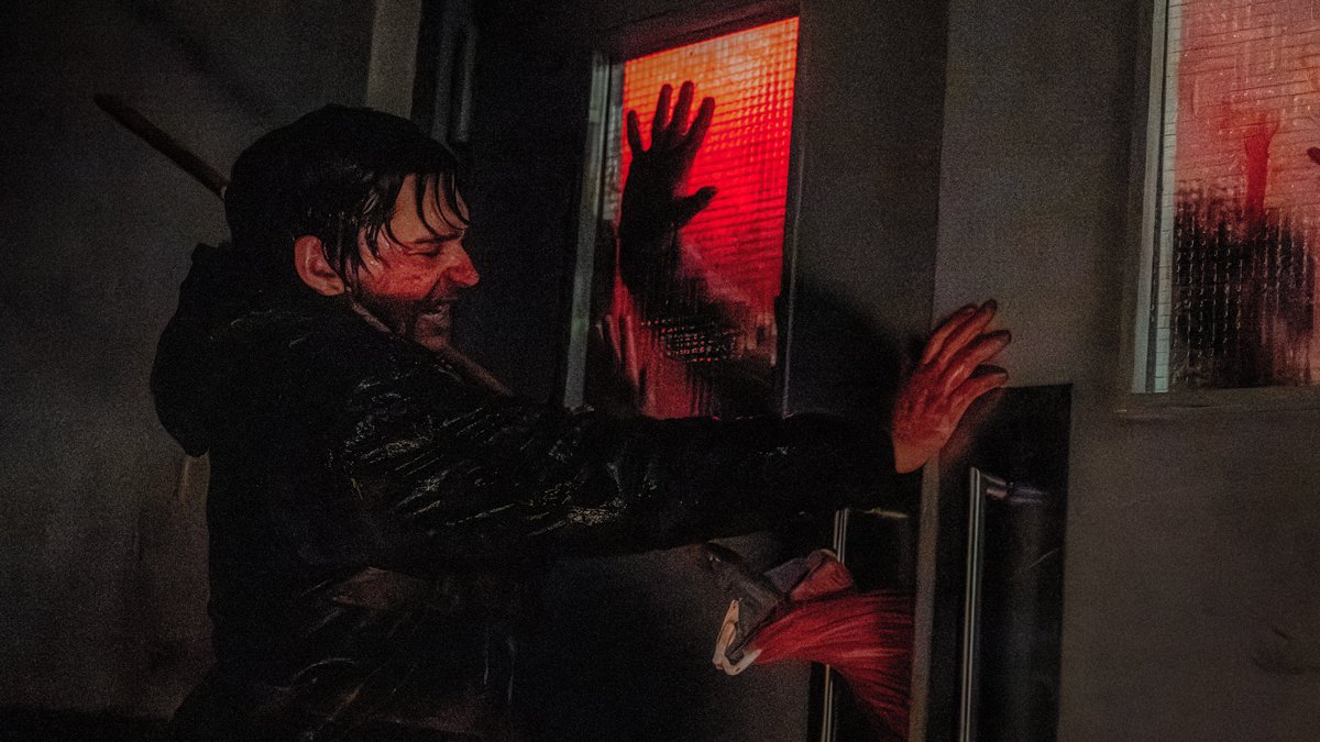 Teaser Trailer de ‘Resident Evil’ dá vida ao videogame enquanto um homem luta pela sobrevivência – assista agora! – Just Jared – Notícias e fofocas sobre celebridades