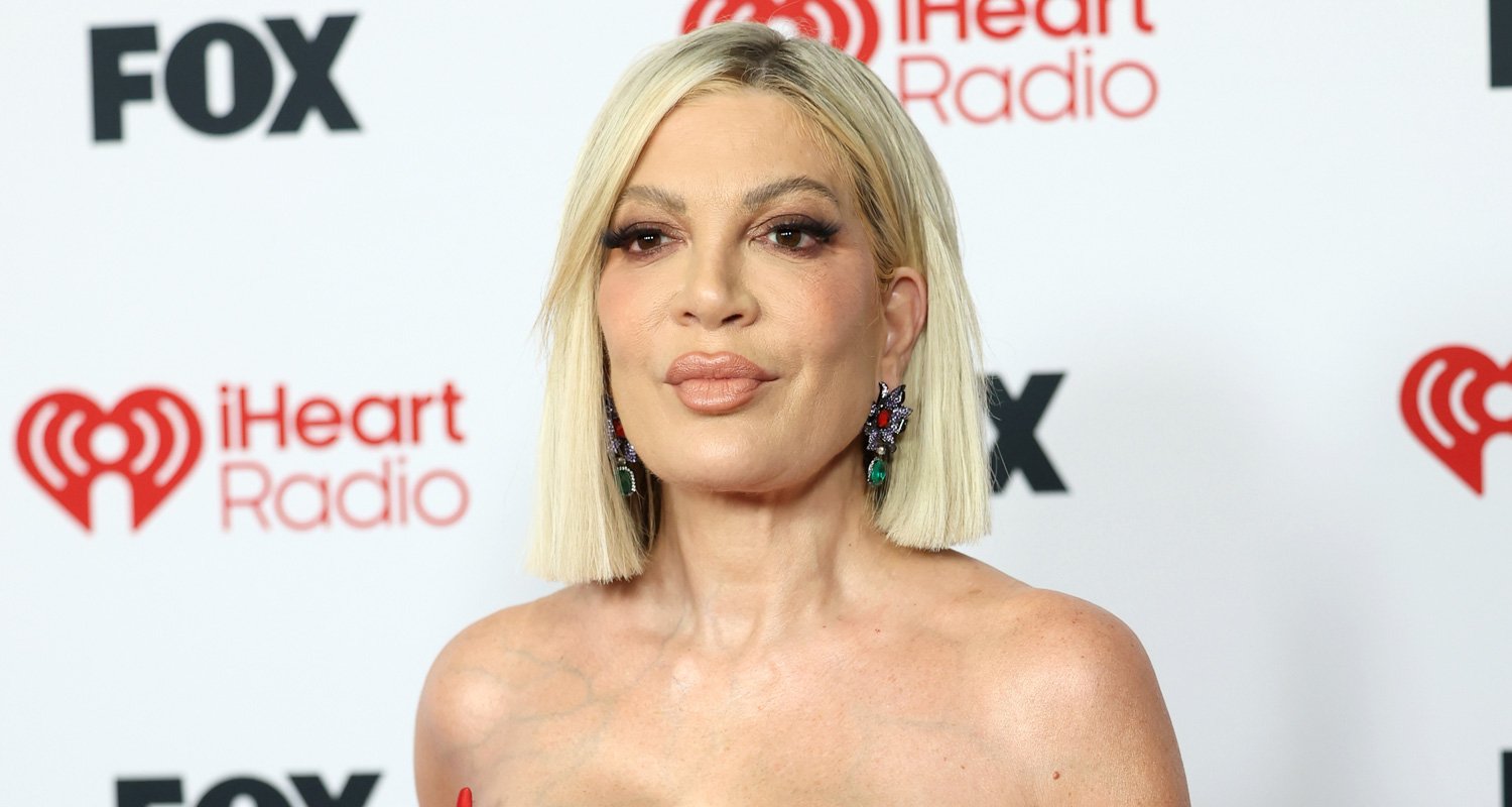 Tori Spelling envolvida em acidente de carro é levada ao hospital para avaliação | Ortografia Tori | Notícias e fofocas sobre celebridades | Entretenimento, fotos e vídeos