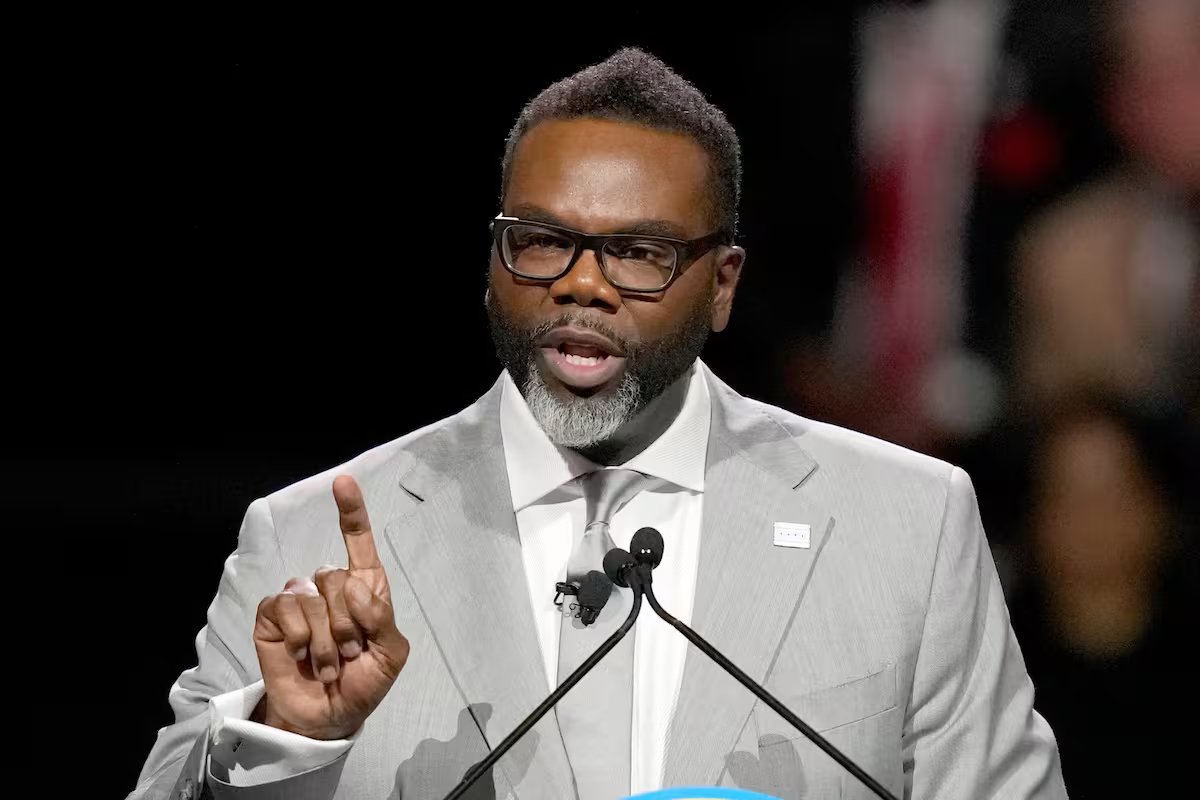 Trabalhe em Chicago. Brandon Johnson está promovendo um centro industrial que criará 100 novos empregos