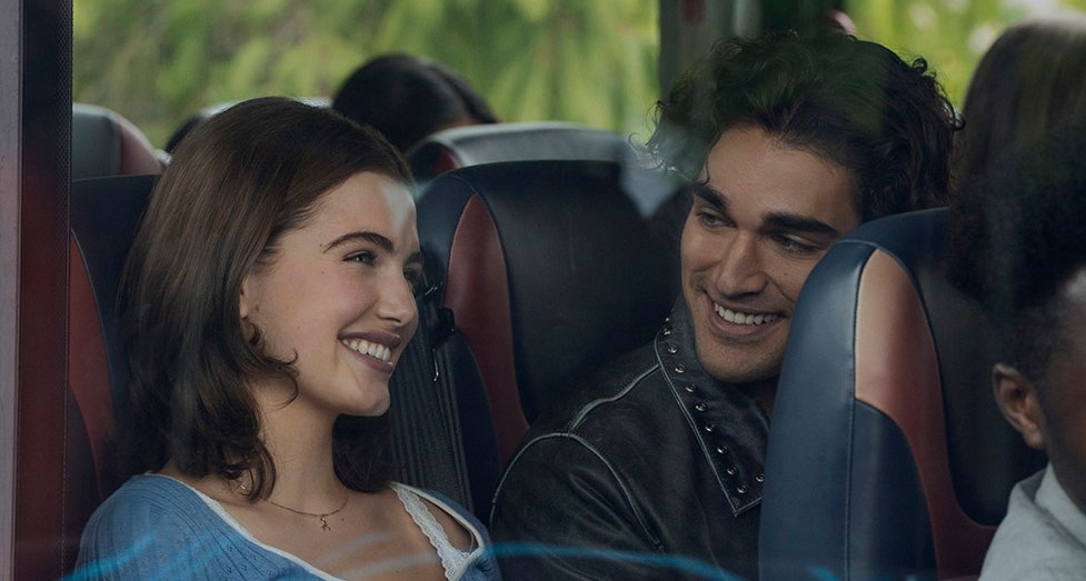 Trailer de ‘Off Campus’: Ella Bright e Belmont Cameli estrelam em nova série de romance de hóquei – assista agora! | Antonio Cipriano, Belmont Cameli, Ella Bright, Jalen Thomas Brooks, Josh Heuston, Mika Abdalla, Fora do Campus, Prime Video, Stephen Kalyn, TV, Trailer | Notícias e fofocas sobre celebridades | Entretenimento, fotos e vídeos