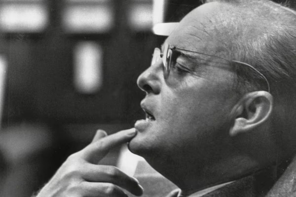 Truman Capote, escritor. “Toda vida humana tem suas estações e ciclos, e nenhum caos pessoal pode ser permanente.”
