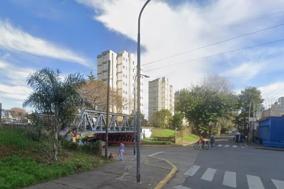 Um homem que carregava uma bateria eletrônica e invadiu foi enviado para a prisão