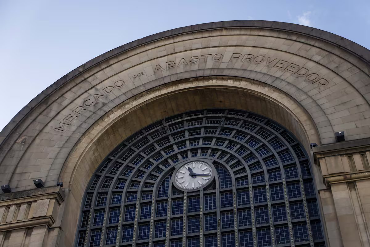 Um incêndio deflagrou no centro comercial Abasto por causa de uma frigideira. nove pessoas foram ajudadas