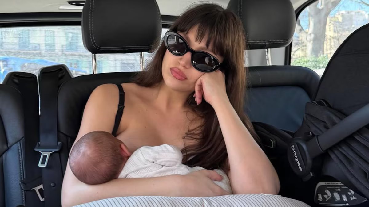 Ursula Corbero compartilhou a intimidade de seu dia a dia com seu bebê e Chino Darin. “Não consigo segurar tanto amor”