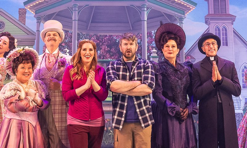 Versão da Broadway de “Schmigadoon!” A série está lançando uma primeira prévia das apresentações que começam neste fim de semana! | Alex Brightman, Ana Gasteyer, Ann Harada, Ayaan Diop, Brad Oscar, Broadway, Isabelle McCalla, Ivan Hernandez, Maulik Pancholy, Max Clayton, McKenzie Kurtz, Sara Chase, Schmigadoon | Notícias e fofocas sobre celebridades | Entretenimento, fotos e vídeos