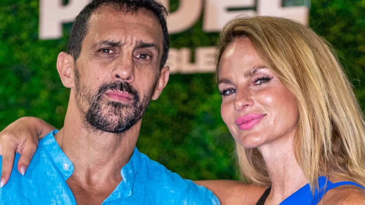 Vídeo confirmando o romance de Sabrina Rojas e Jose Chatruk