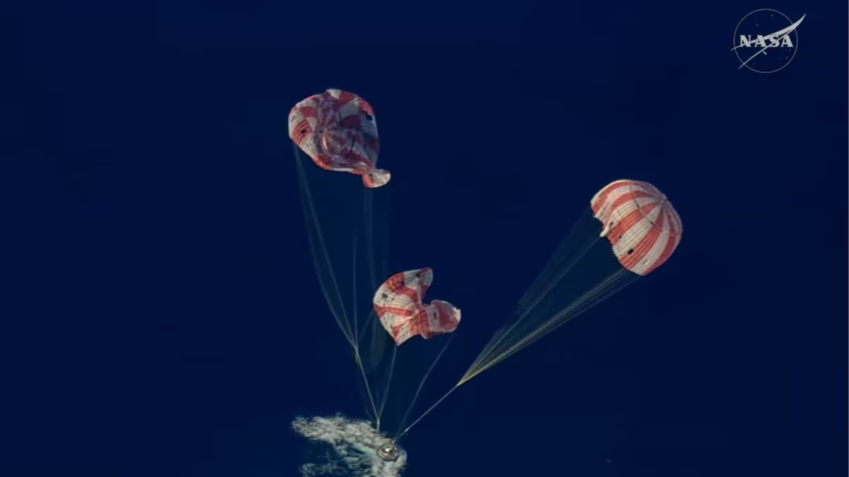 Vídeos e fotos. Veja como o Artemis II da NASA retornou ao Oceano Pacífico.