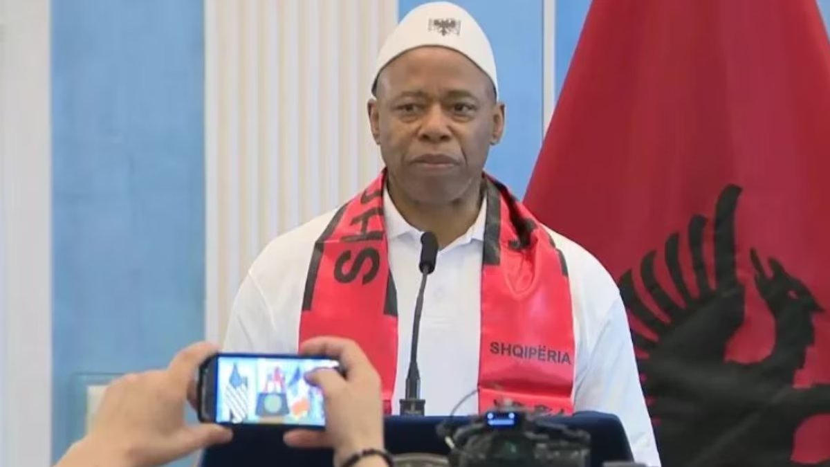 Você está se despedindo de Nova York? A razão pela qual Eric Adams obteve cidadania e passaporte albanês