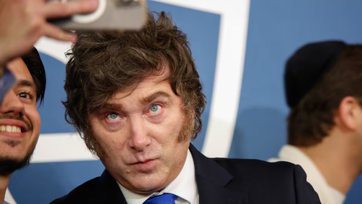 Xavier Miley e suas medidas ao vivo. Restrições aos jornalistas na Casa Rosada e o colapso dos títulos argentinos