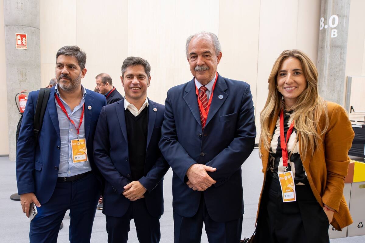 A UHA pagou as despesas de Kitsilof e sua comitiva para a cúpula progressista durante sua visita à Espanha.