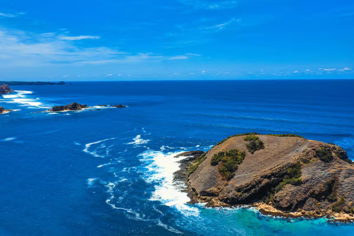 A ilha sagrada que aparece ao amanhecer e desaparece com o sol; testemunhas oculares documentaram isso por mais de um século