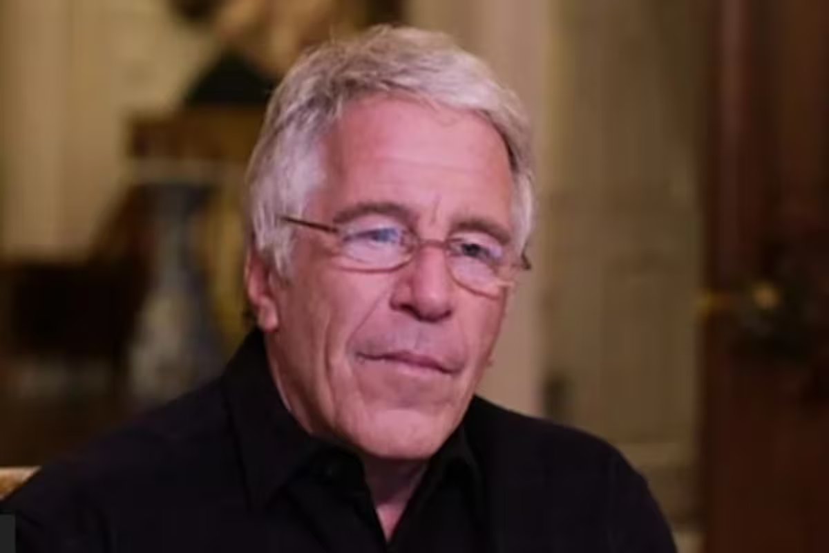 A justiça norte-americana divulgou a alegada carta de suicídio atribuída a Jeffrey Epstein, que esteve escondida durante sete anos.