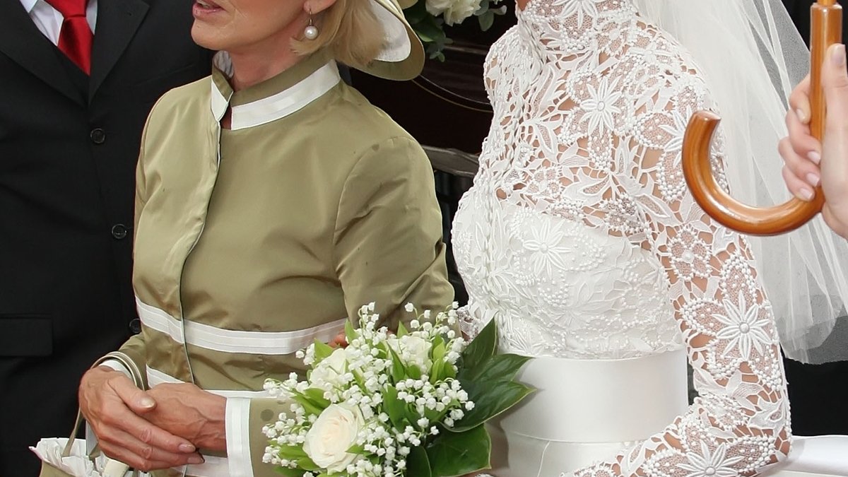 A noiva não vai pedir desculpas à mãe que “se fechou” e tentou sair mais cedo do casamento. Outros dizem que ela é uma ‘narcisista de livro didático’ – Just Jared – Celebrity News & Gossip