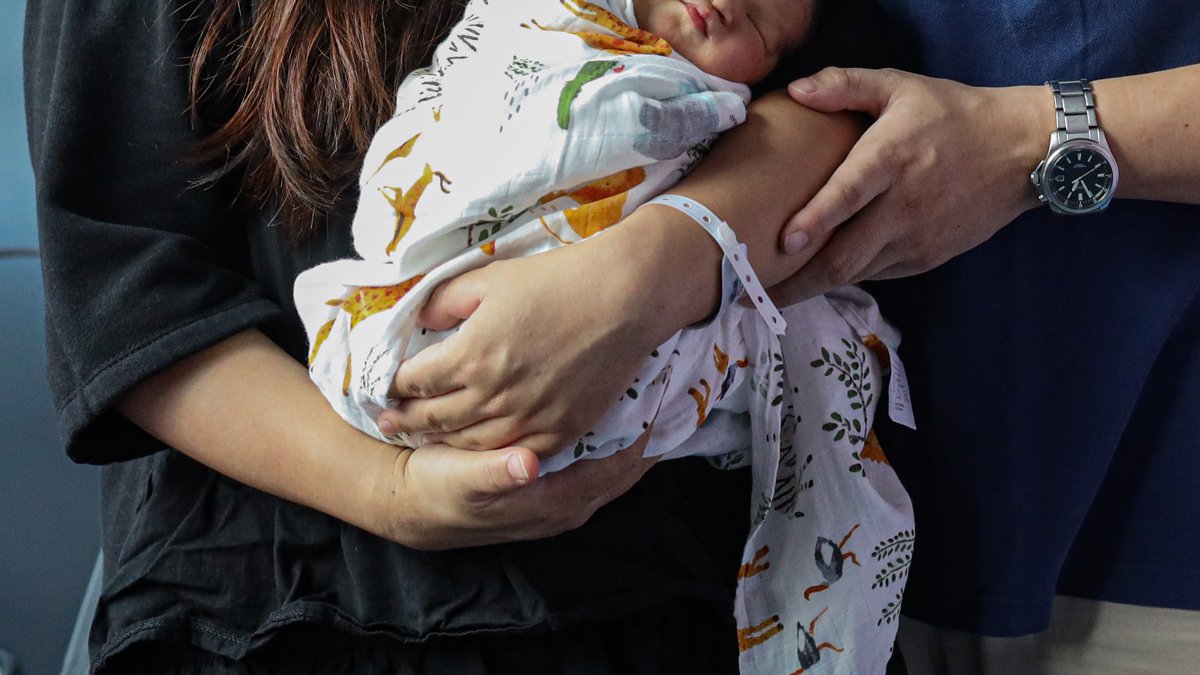 A nova mãe teme que ela e o marido irritem os sogros por causa do nome do bebê