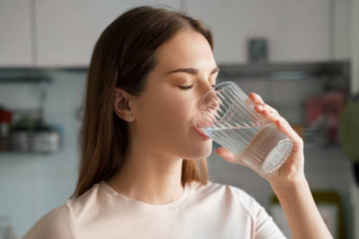 A nutricionista garantiu que não é recomendado beber um copo de água antes de dormir