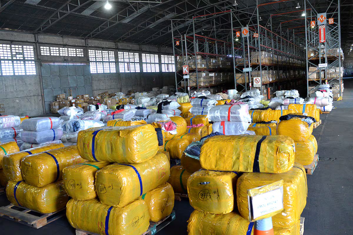Afirmaram que importavam carbonato de cálcio, mas importavam roupas contrabandeadas. eles pediram para serem condenados a até oito anos e meio de prisão.