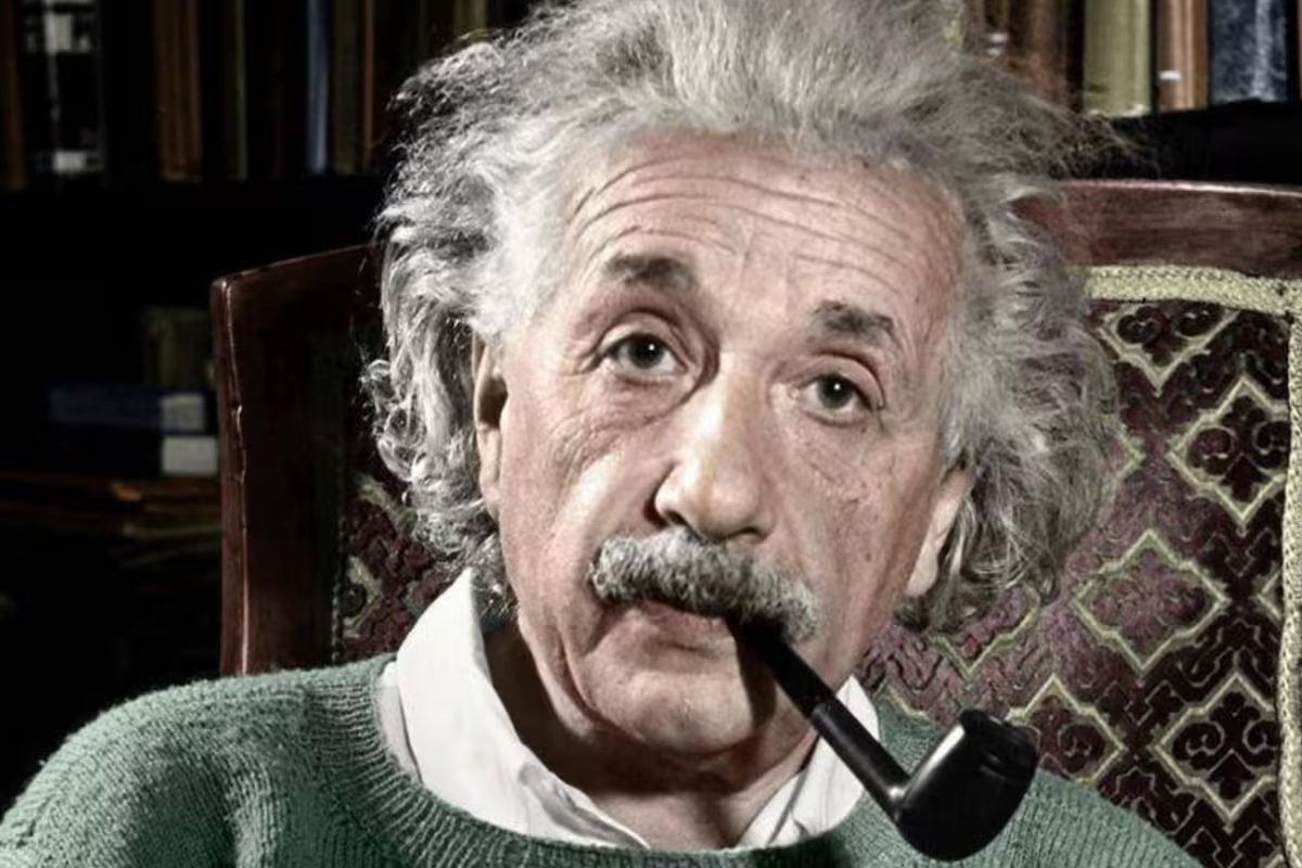 Albert Einstein. “A vida é como andar de bicicleta. Você tem que se manter em movimento para manter o equilíbrio”