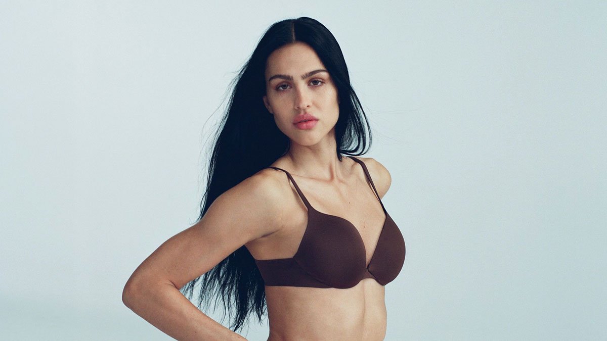 Amelia Gray Hamlin tira apenas a roupa íntima para modelar para a campanha definitiva de sutiãs com camisetas da Skim – Just Jared – Notícias de celebridades e fofocas