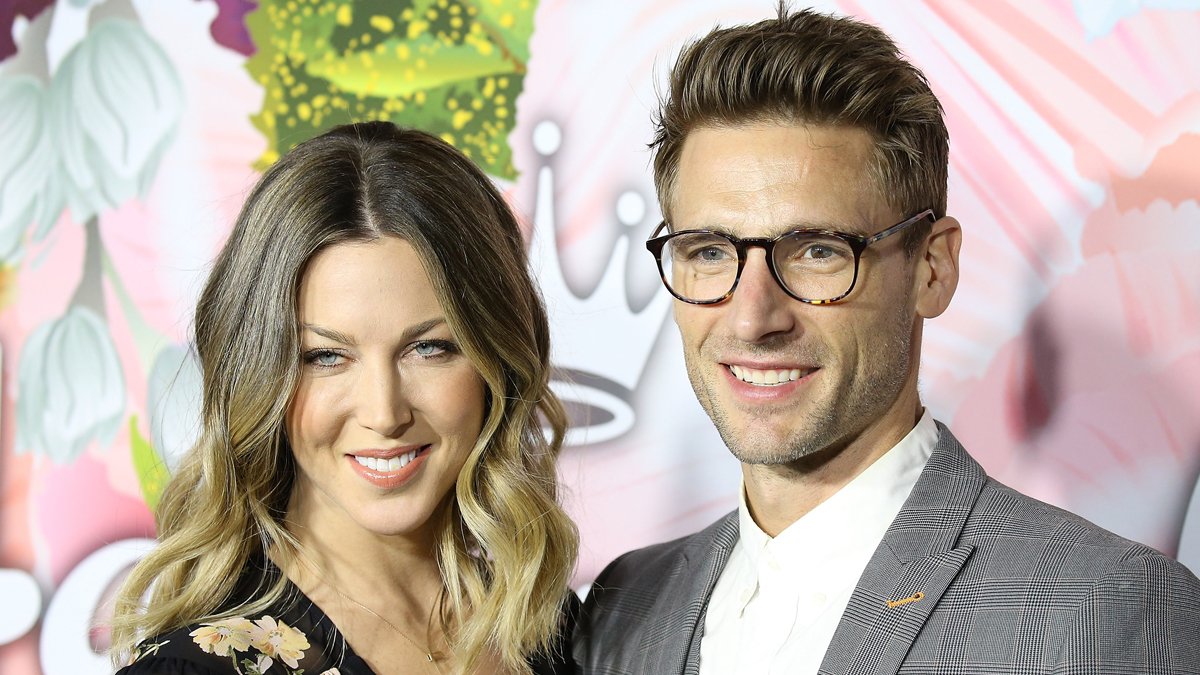 Andrew Walker é casado ou solteiro? Conheça a esposa do ator do Hallmark Channel, Cassandra Troy, e saiba mais sobre sua história de amor! – Just Jared – Notícias e fofocas sobre celebridades