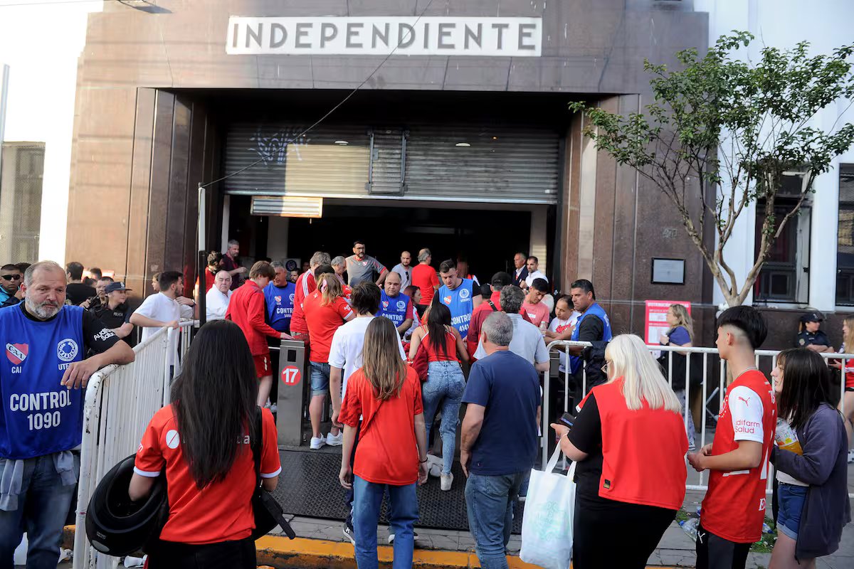 Ansiedade no Independiente. o clube iniciou um processo criminal por três casos de aliciamento nas categorias de base.