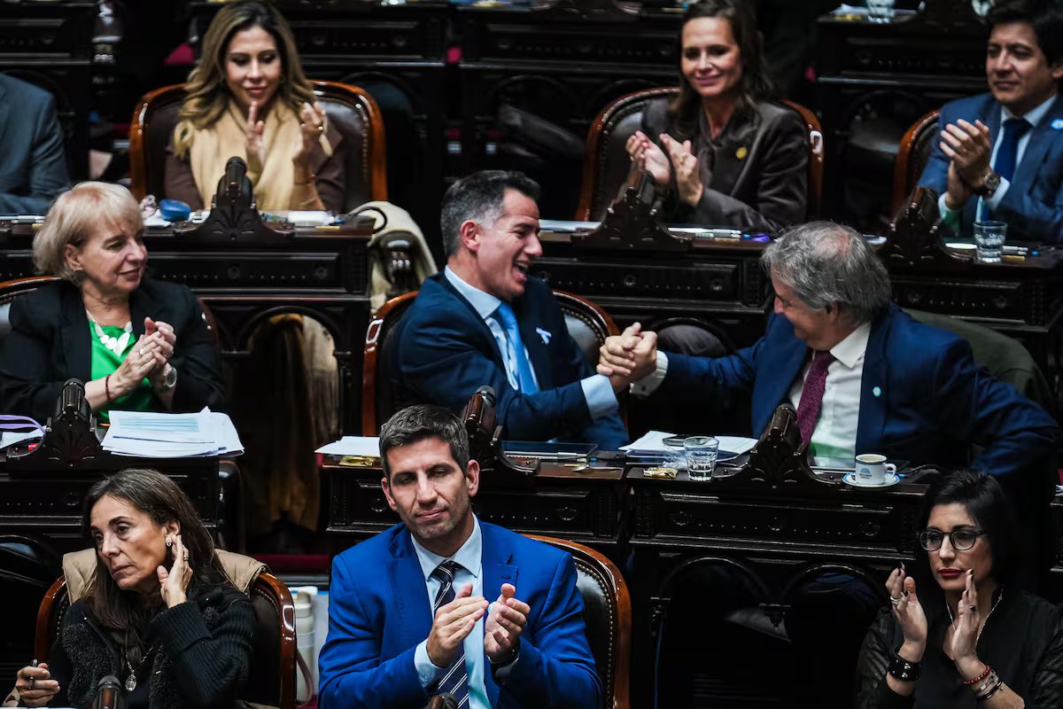 As regulamentações incomuns que poderiam ser abrangidas pela lei Hojaraska e as mudanças que o governo foi forçado a retirar
