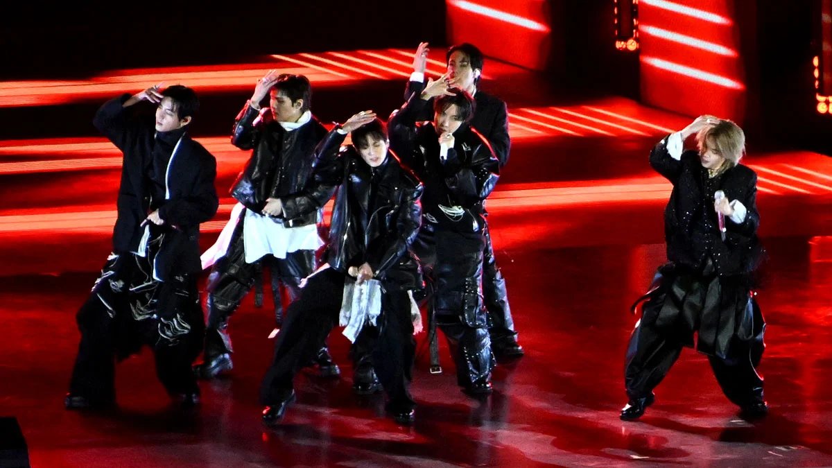 BTS abre 2026 American Music Awards com apresentação pré-gravada de ‘Hooligan’ da Arirang World Tour – Just Jared – Celebrity News & Gossip