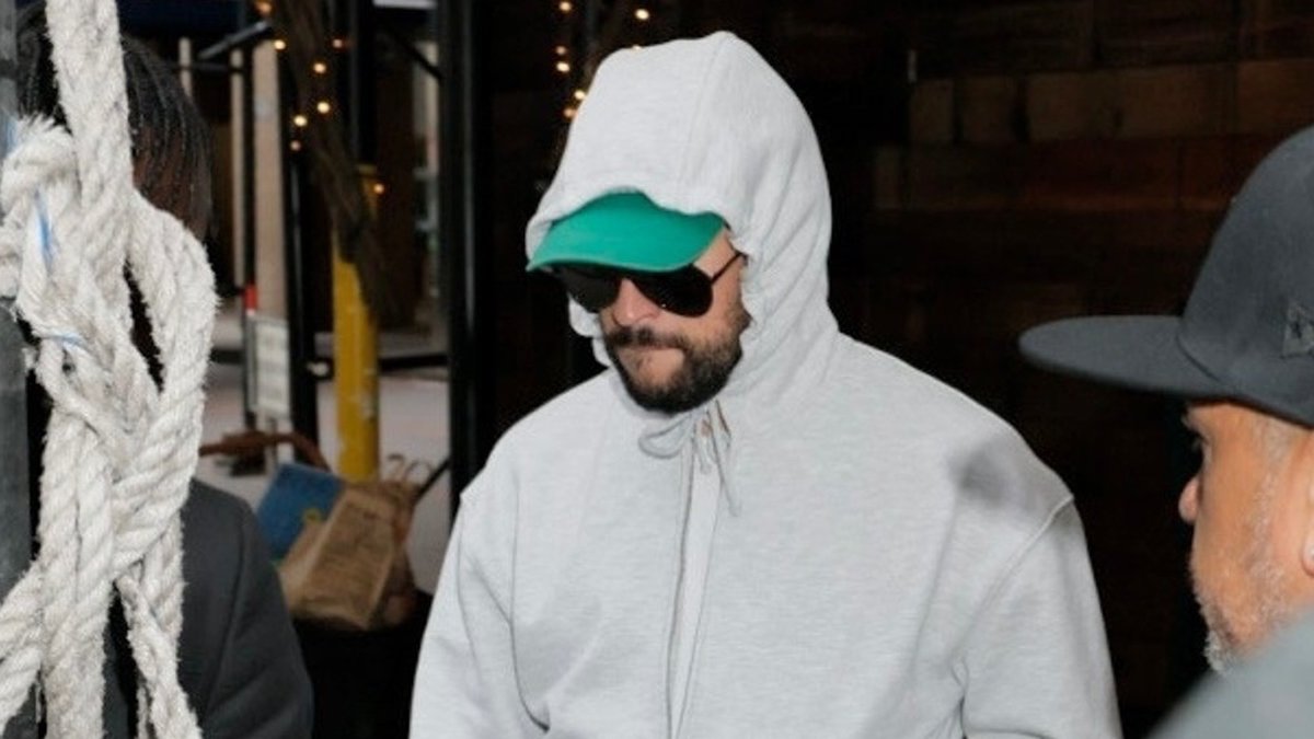 Bad Bunny se mantém discreto em Nova York antes do Met Gala de 2026 – Just Jared – Notícias e fofocas de celebridades