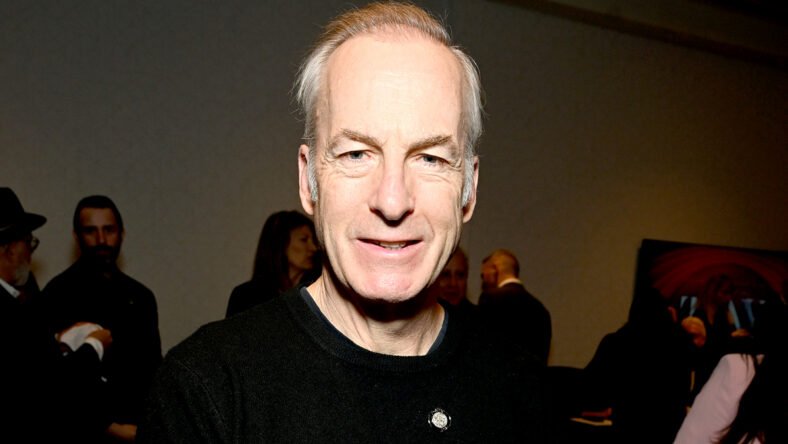 Bob Odenkirk compartilha novos detalhes emocionais sobre seu ataque cardíaco quase fatal – Just Jared – Notícias e fofocas de celebridades