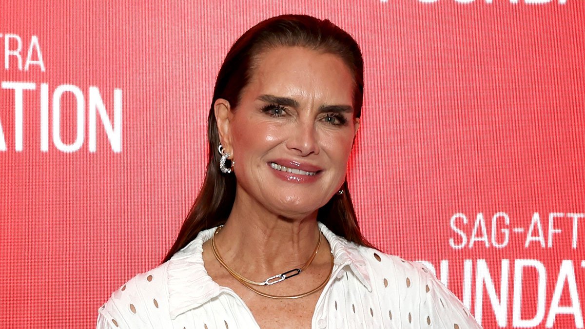 Brooke Shields confirma que namorou JFK Jr., mas diz que eles nunca dormiram juntos – Just Jared – Notícias e fofocas de celebridades