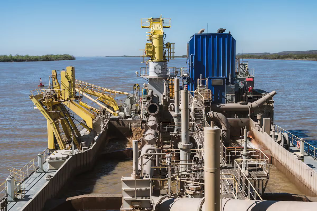 Caminho da água. duas empresas de dragagem belgas avançam para a final do concurso e só falta a análise da proposta económica