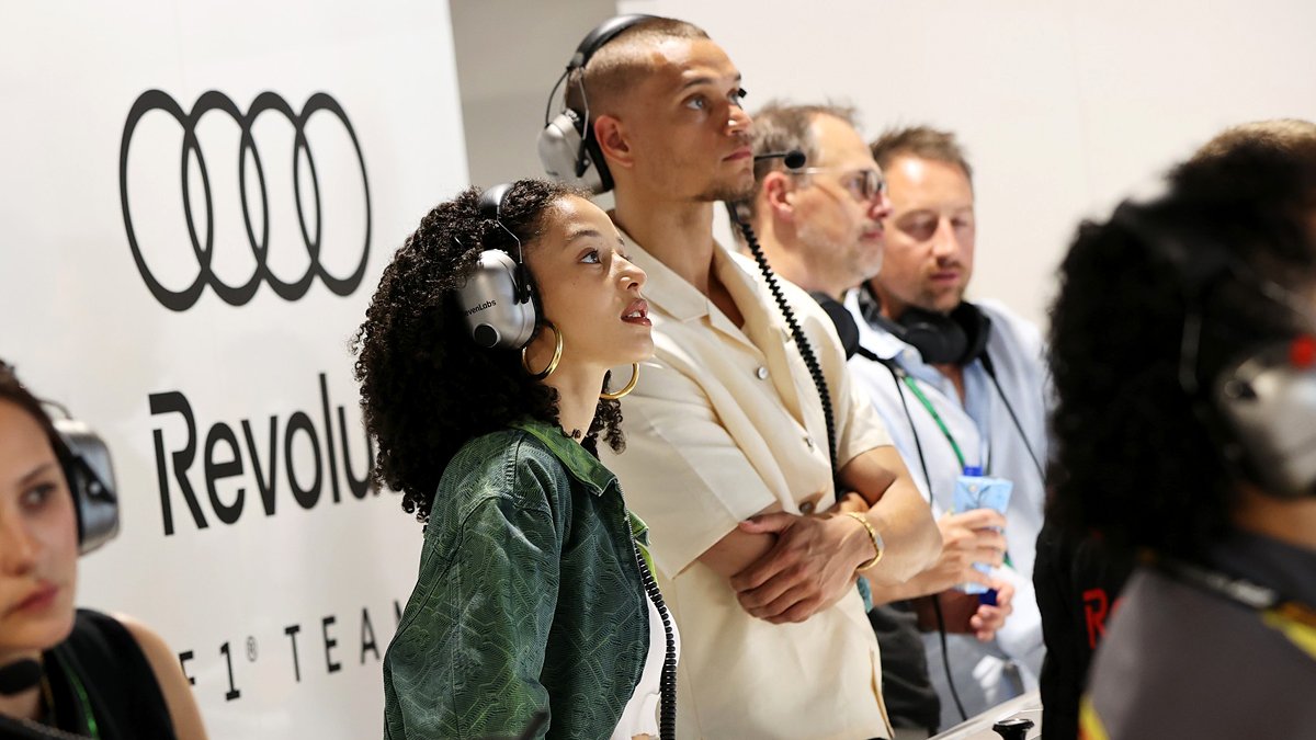 Chase Infiniti e Tyriq Withers comparecem juntos ao Grande Prêmio de F1 em Miami em meio à internet querendo que eles namorassem! – Just Jared – Notícias e fofocas sobre celebridades