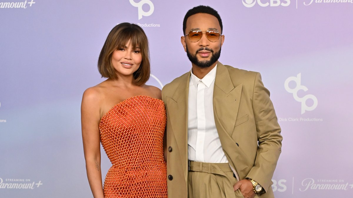 Chrissy Teigen e John Legend saem para um encontro noturno no AMAs de 2026 – Just Jared – Notícias e fofocas de celebridades