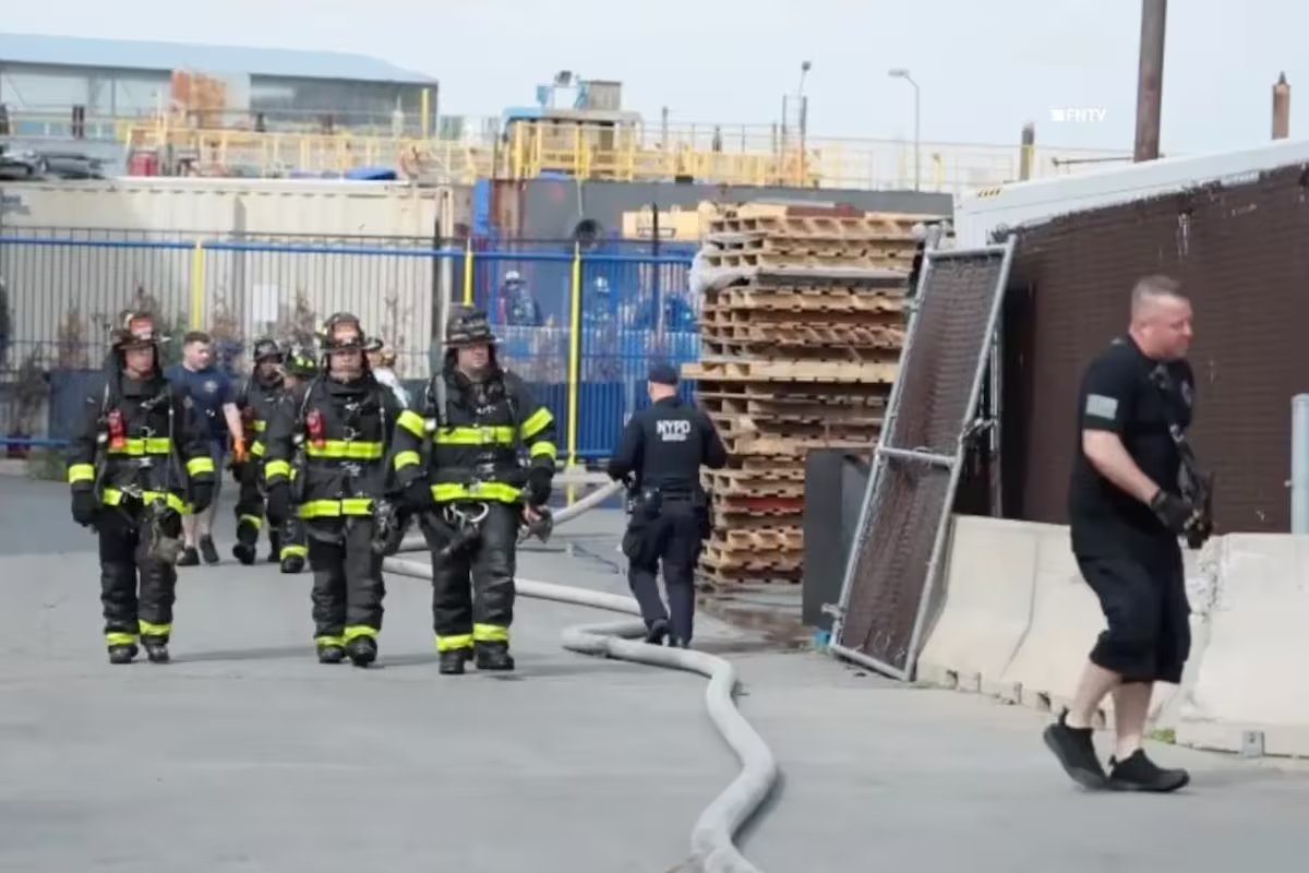 Como resultado da explosão no estaleiro de Nova York, 16 pessoas ficaram feridas, três delas gravemente