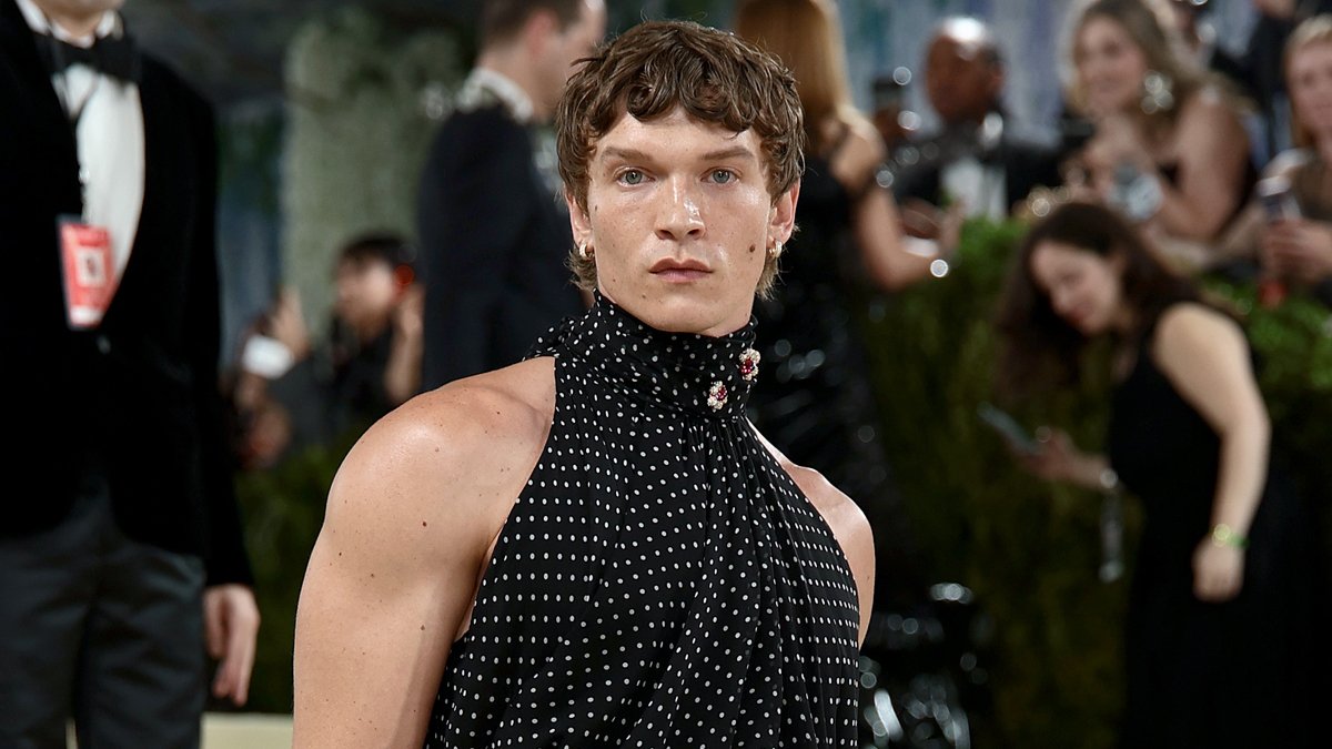Connor Storrie faz estreia no Met Gala e mostra músculos enormes em YSL – Just Jared – Notícias e fofocas de celebridades