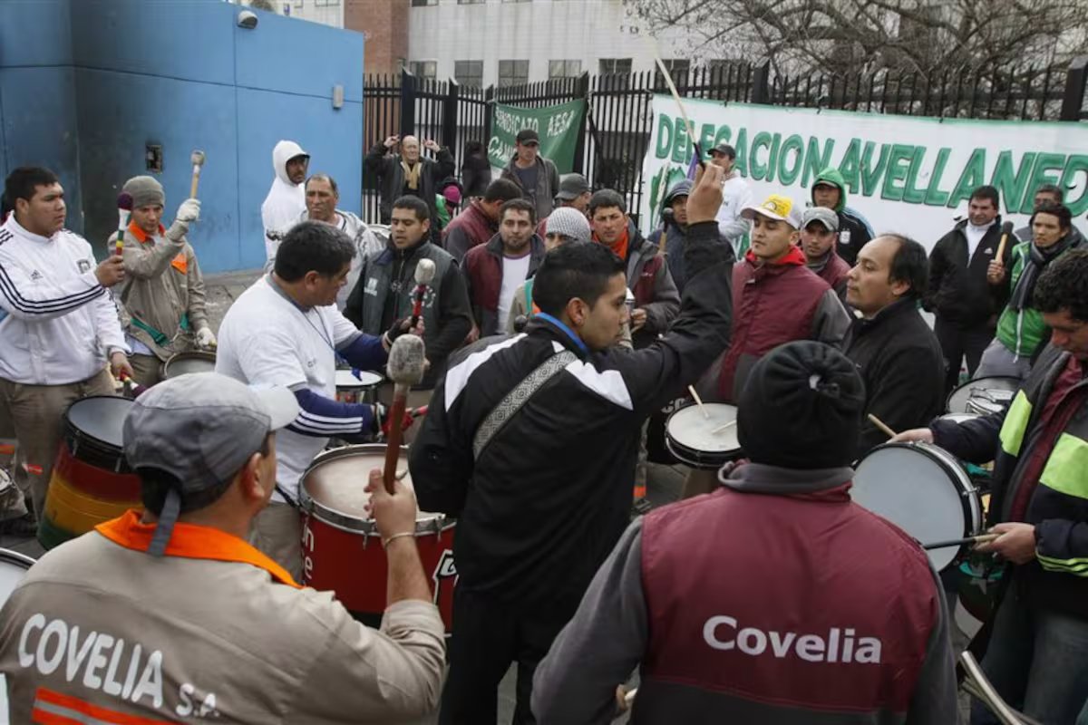 Cresce o conflito entre os prefeitos do PJ de Buenos Aires e o sindicato Moyano sobre a regulamentação da coleta de lixo.