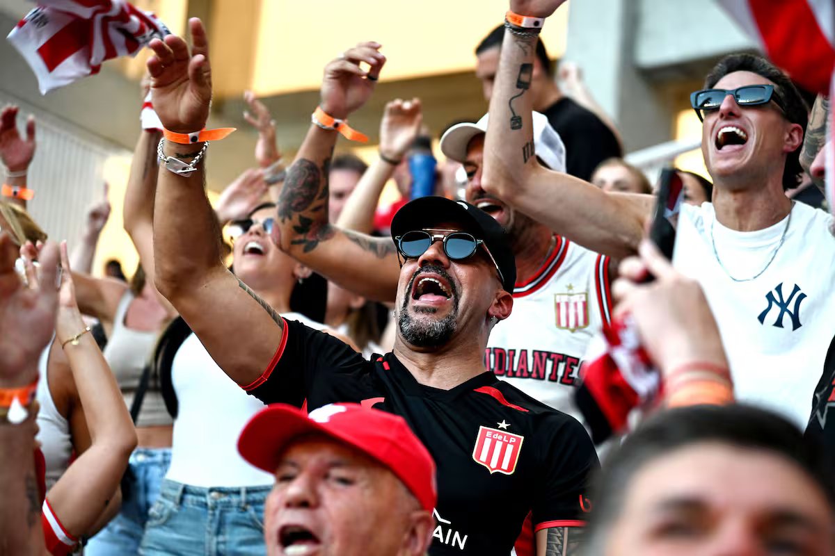 De Milito a Verona. vozes apontando contra a arbitragem e expondo a crise do futebol argentino