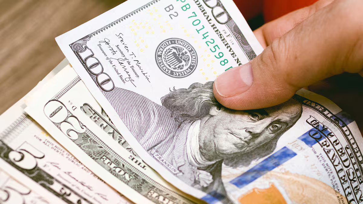 Dólar hoje e dólar azul, ao vivo. qual o preço oficial e qual o custo paralelo nesta sexta-feira 15 de maio minuto a minuto?