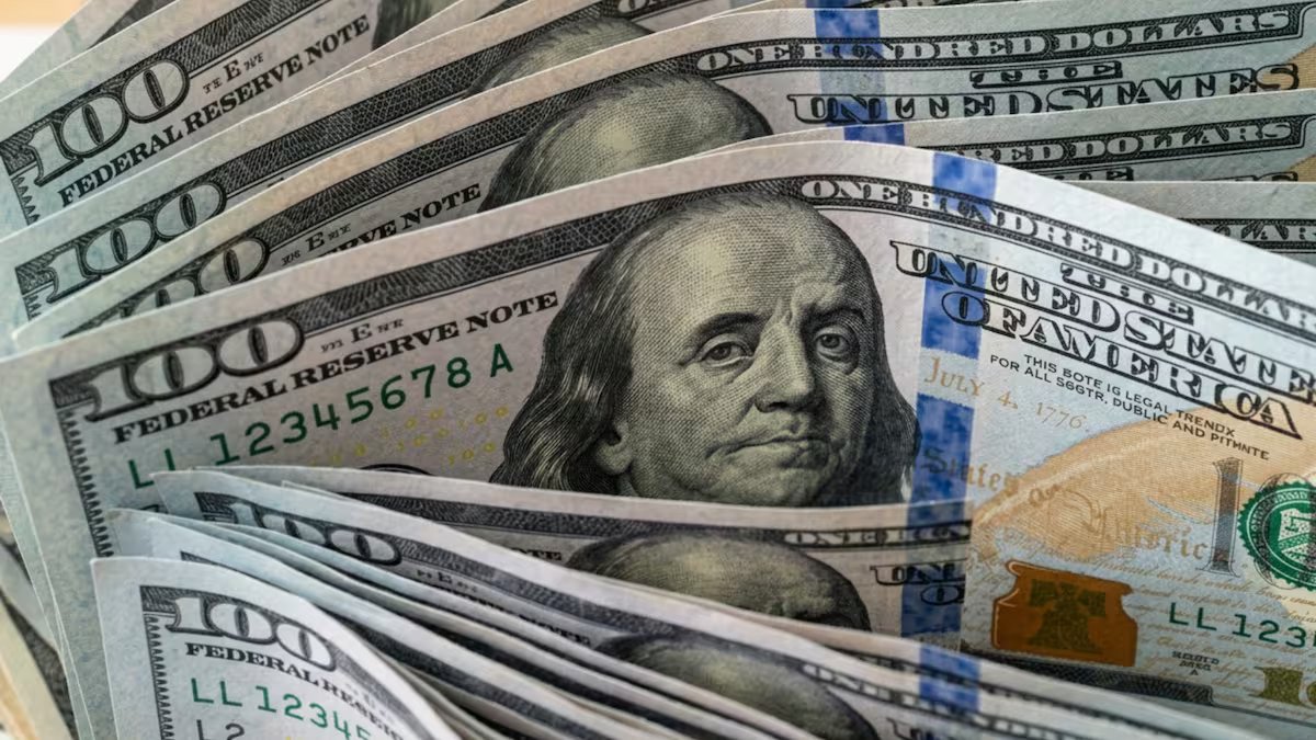 Dólar hoje e dólar azul hoje, preço ao vivo. o dólar oficial caiu e está sendo negociado a US$ 1.410