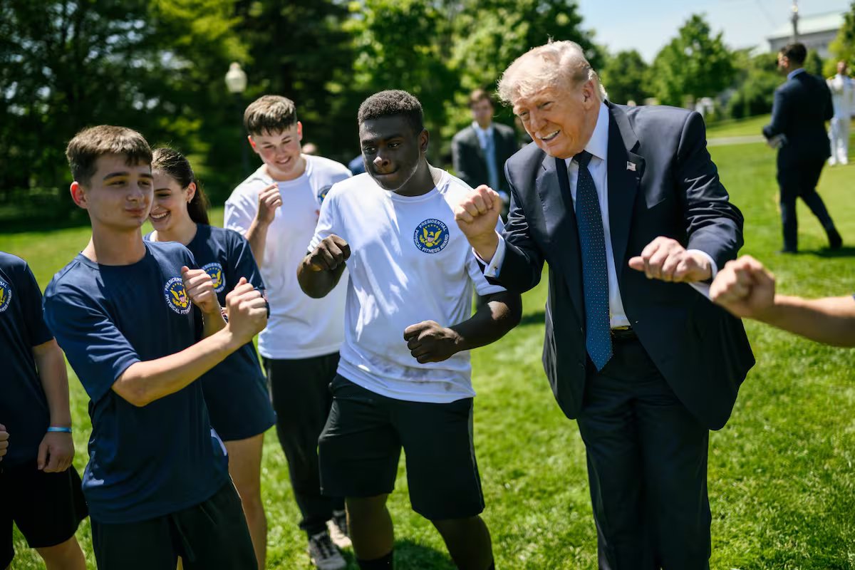 Donald Trump suspende Projeto Liberdade no Estreito de Ormuz para chegar a um acordo com o Irã