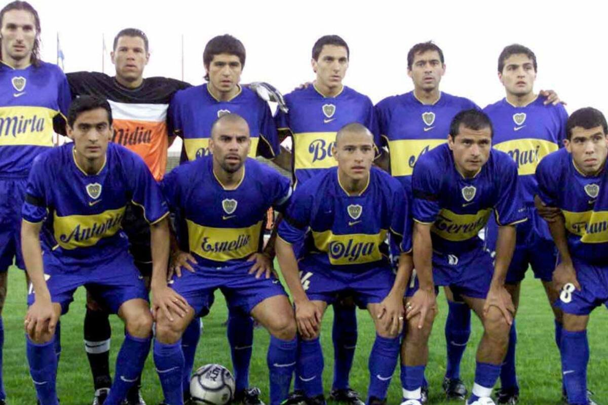 Esta é a nova camisa do Boca em homenagem à Libertadores 2001 que disputará hoje.